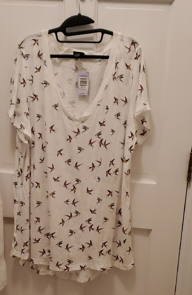Torrid White Bird Print Short Sleeve Top
